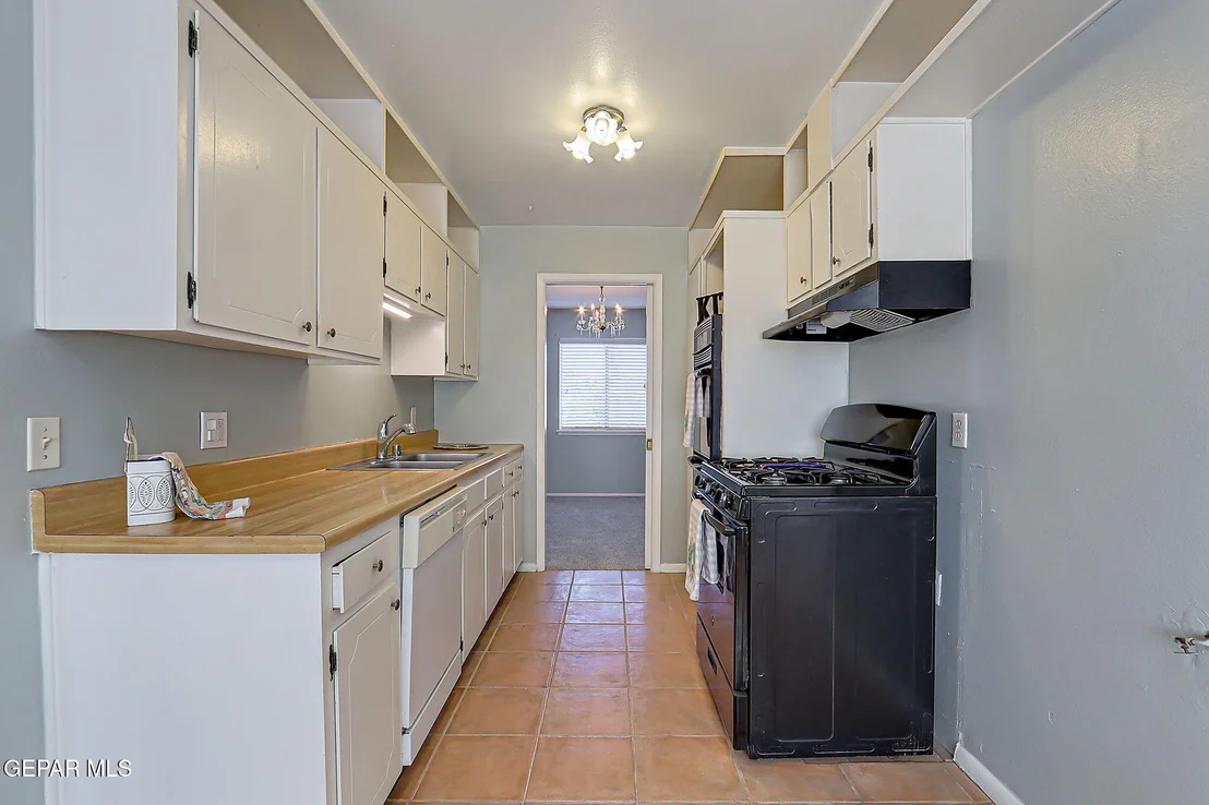 Photo of 7213 CLEMENTE Avenue