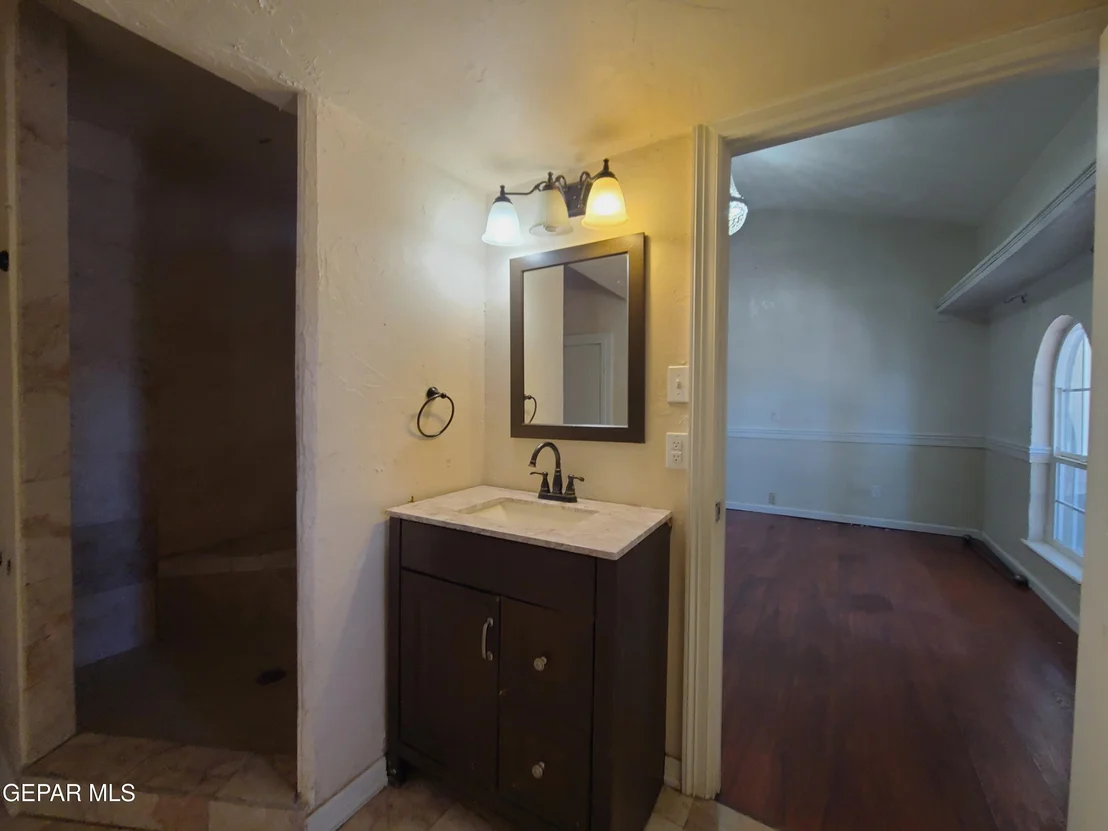 Photo of 1714 BANKER Road