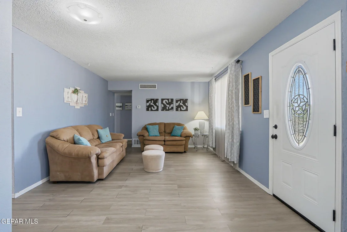 Photo of 323 VALLE SERENO Drive