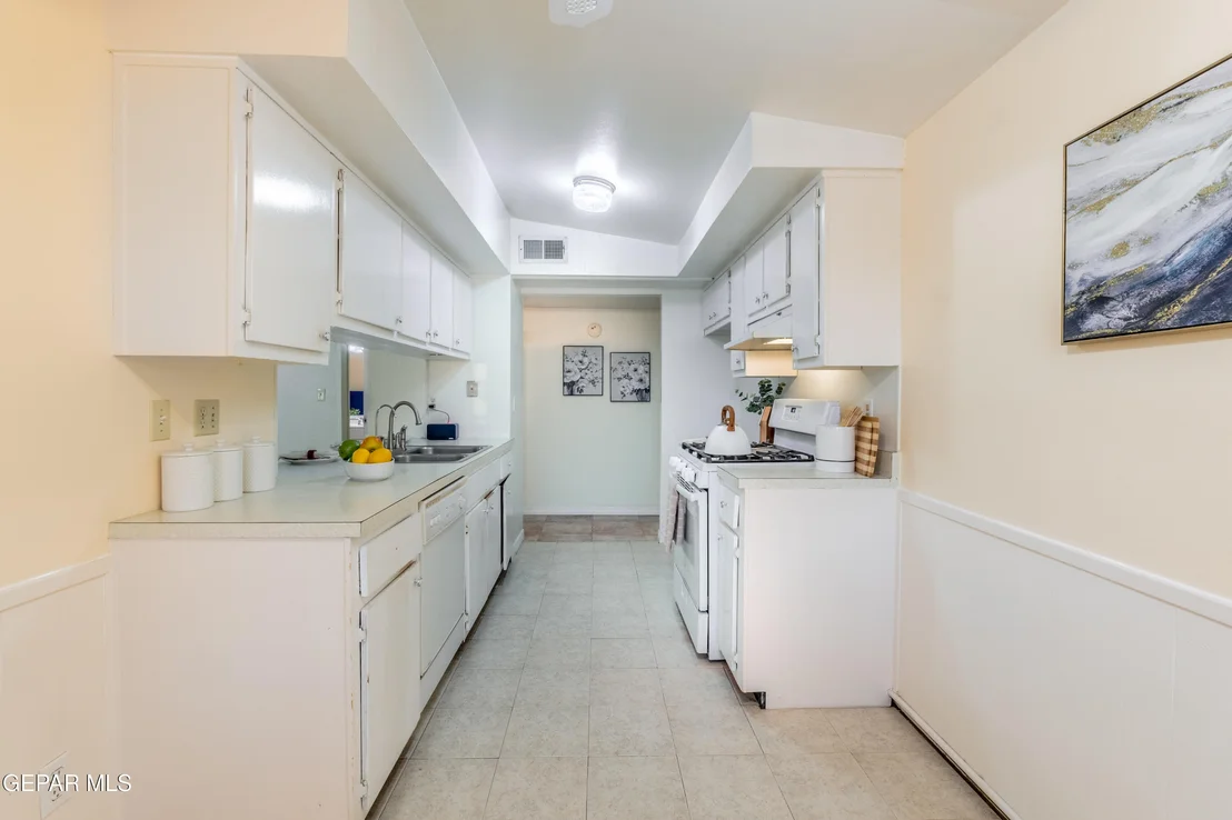 Photo of 332 CARNIVAL Drive