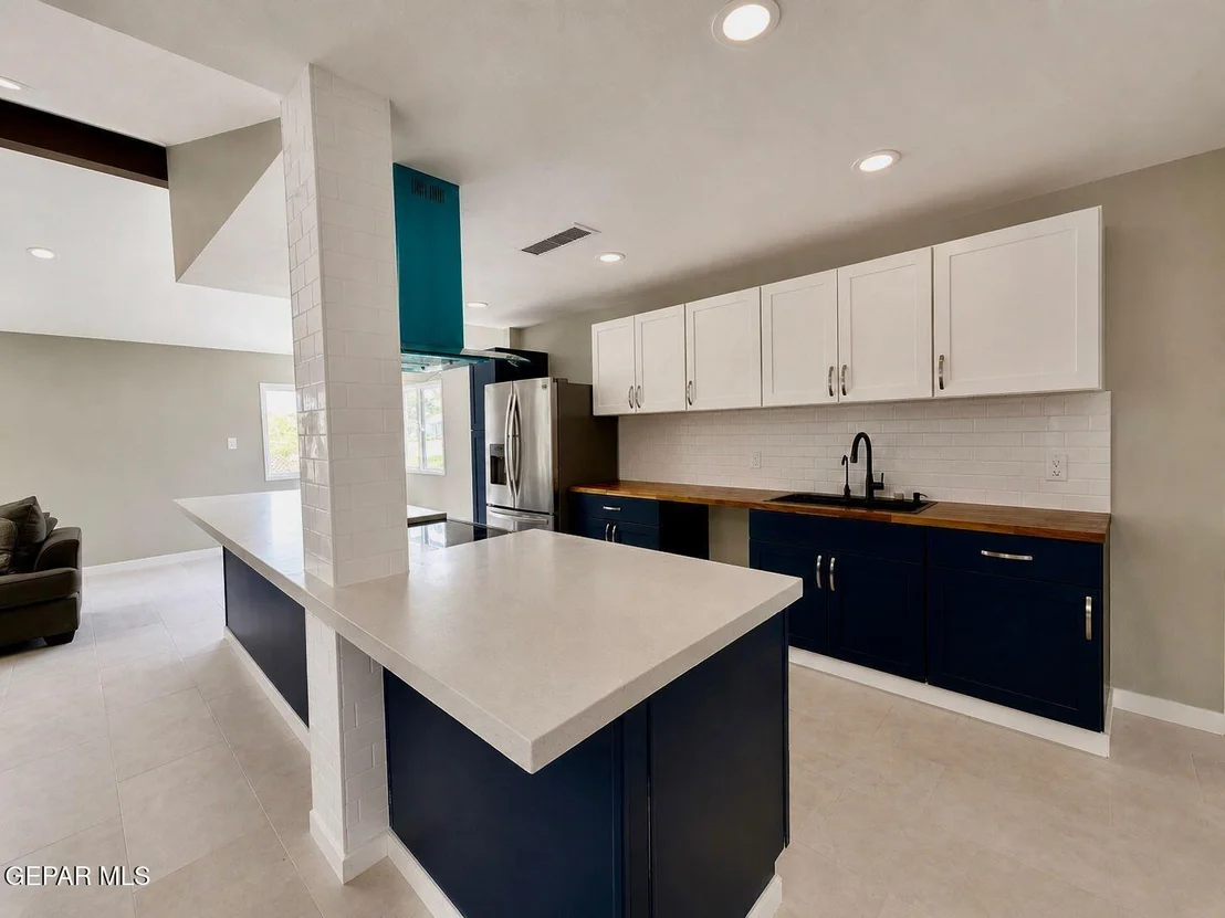 Photo of 775 W BORDERLAND Road