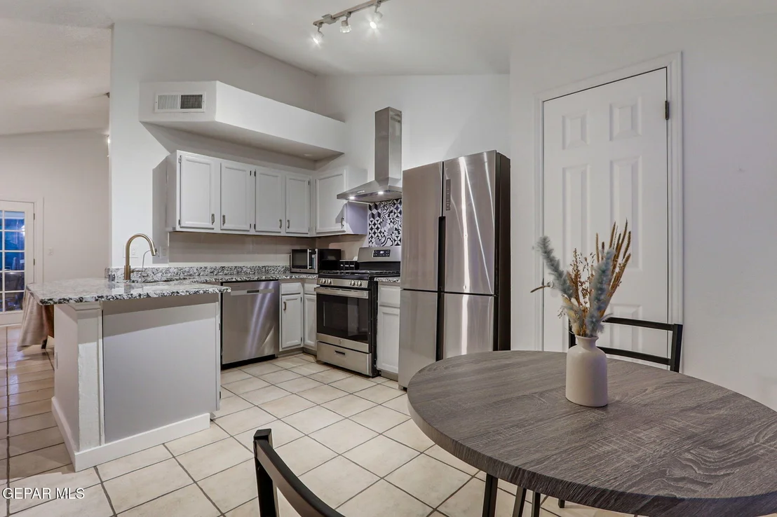 Photo of 680 ABINGTON Drive