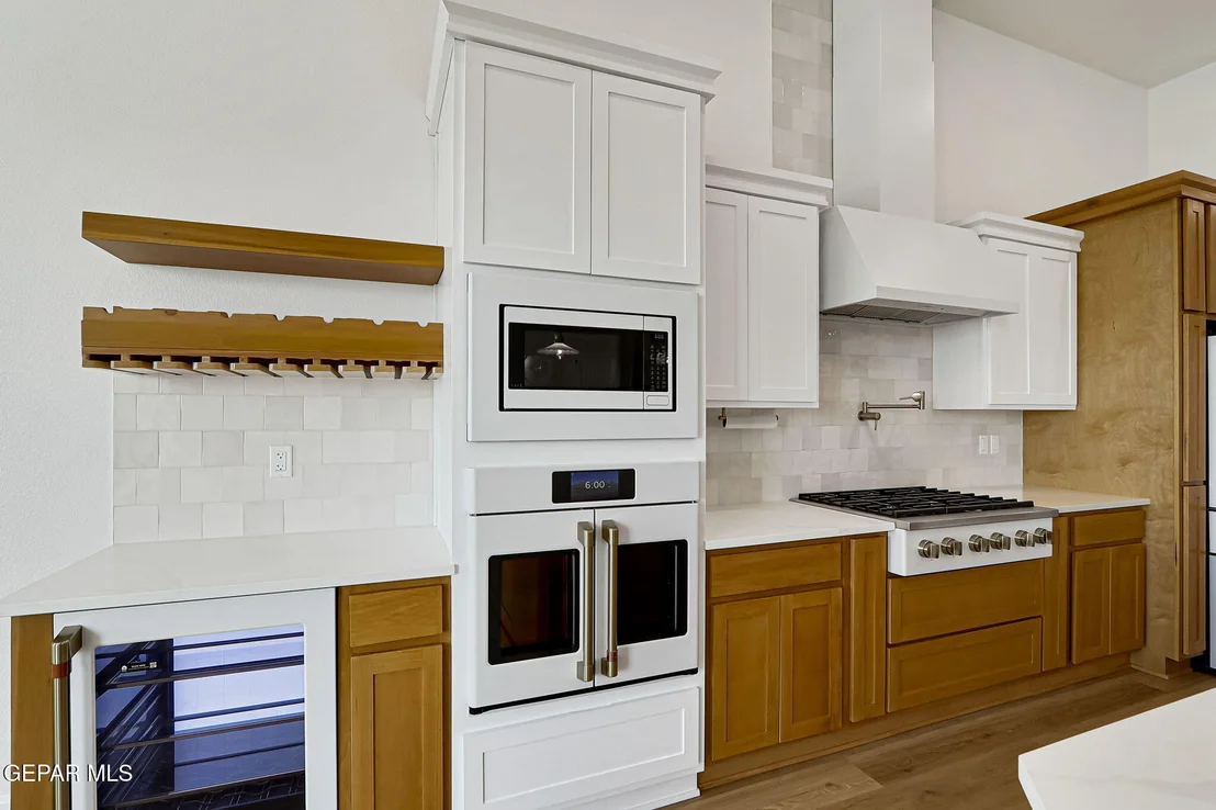 Photo of 7437 CAVESON Road