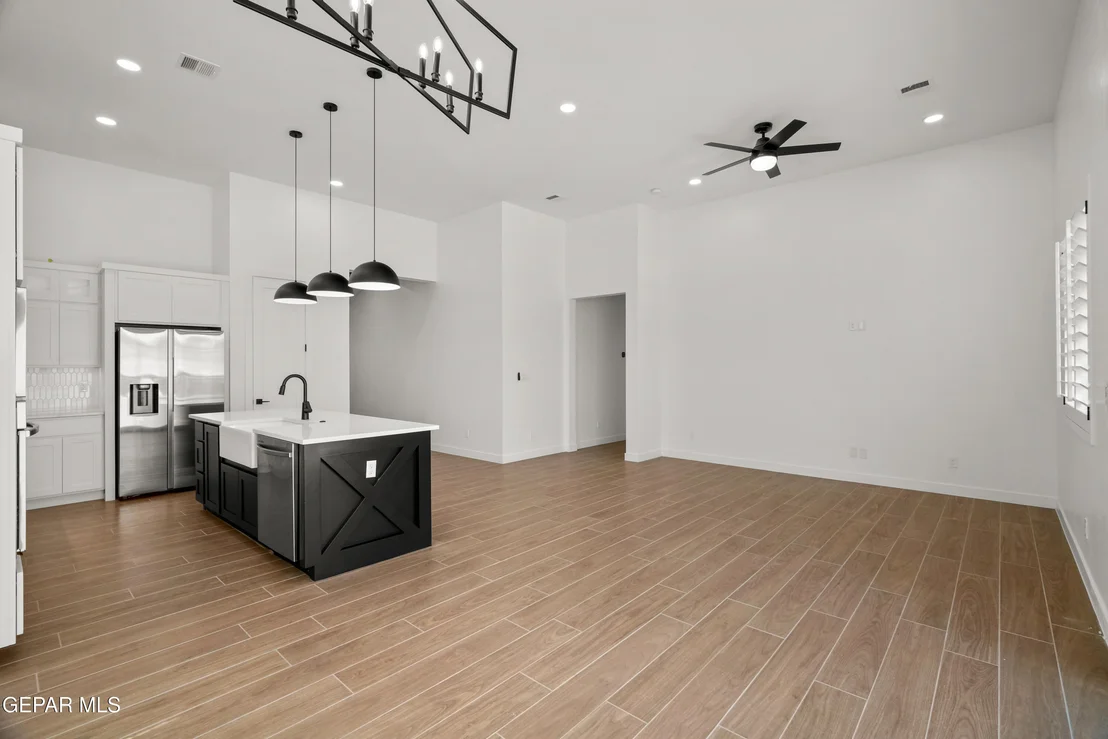 Photo of 15052 Laura Lane