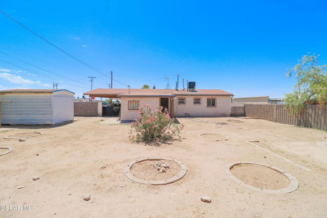 Photo of 945 N CLARK Drive