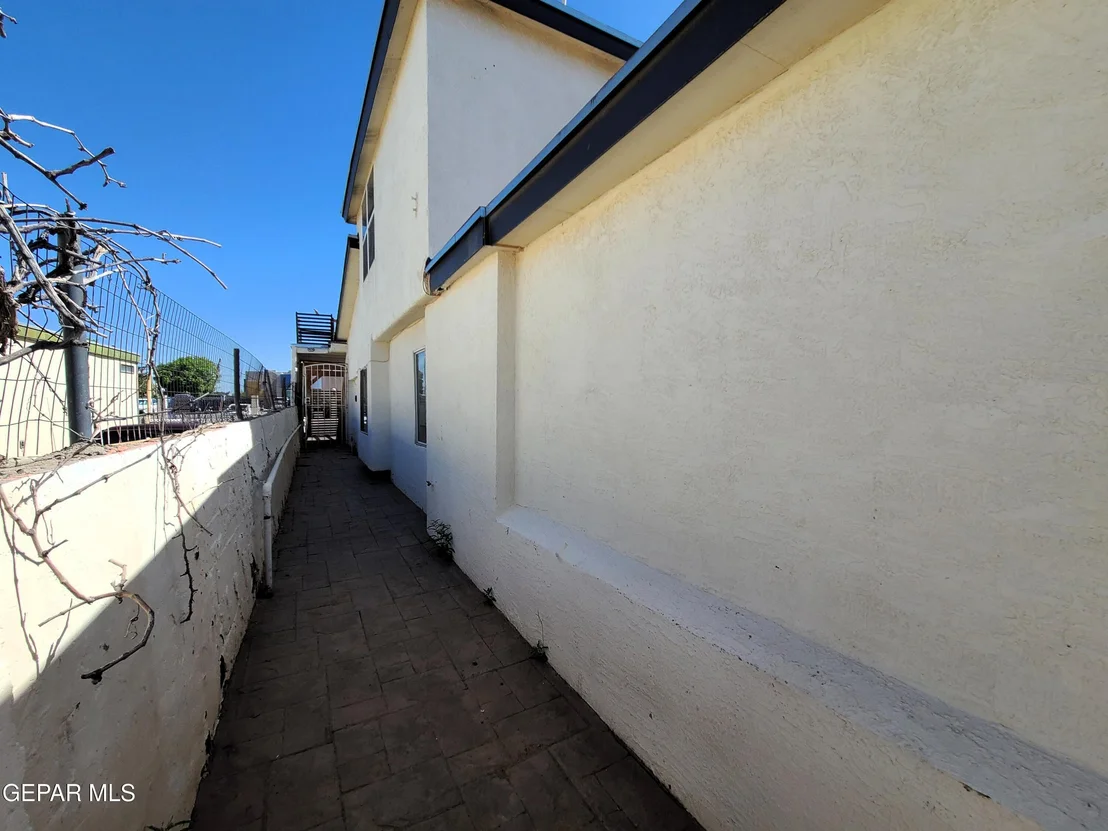 Photo of 1714 BANKER Road