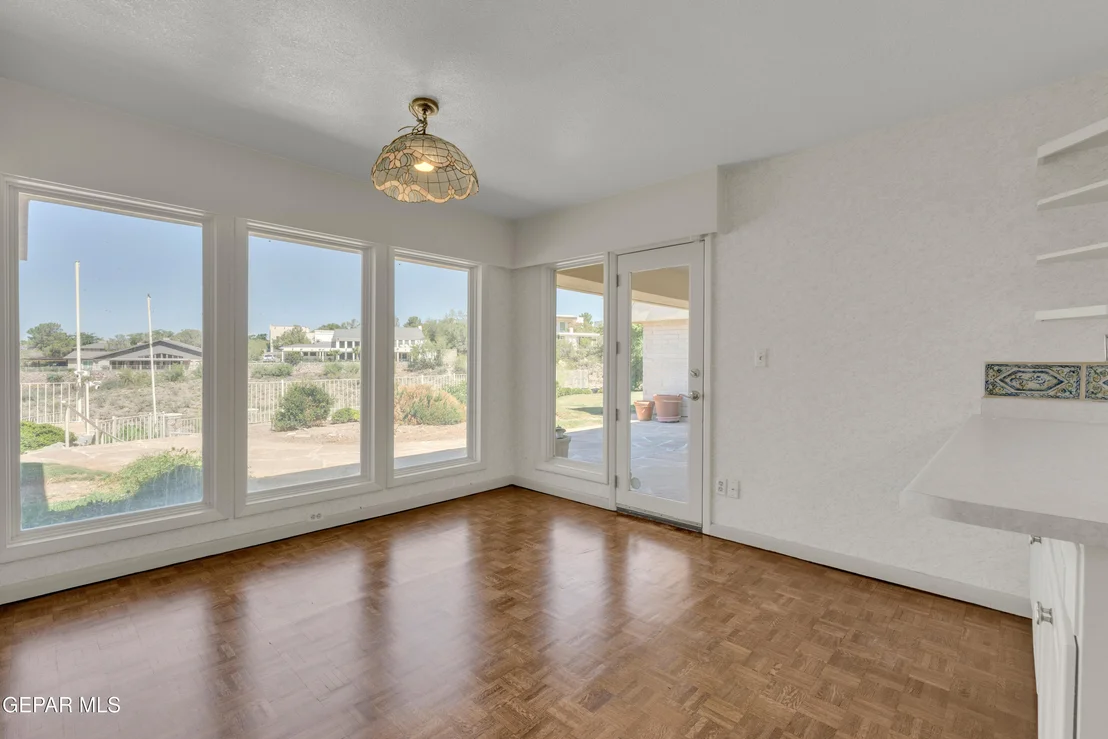 Photo of 913 THUNDERBIRD Drive