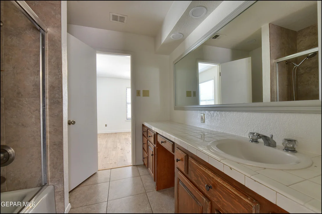 Photo of 6525 UPPER VALLEY Road