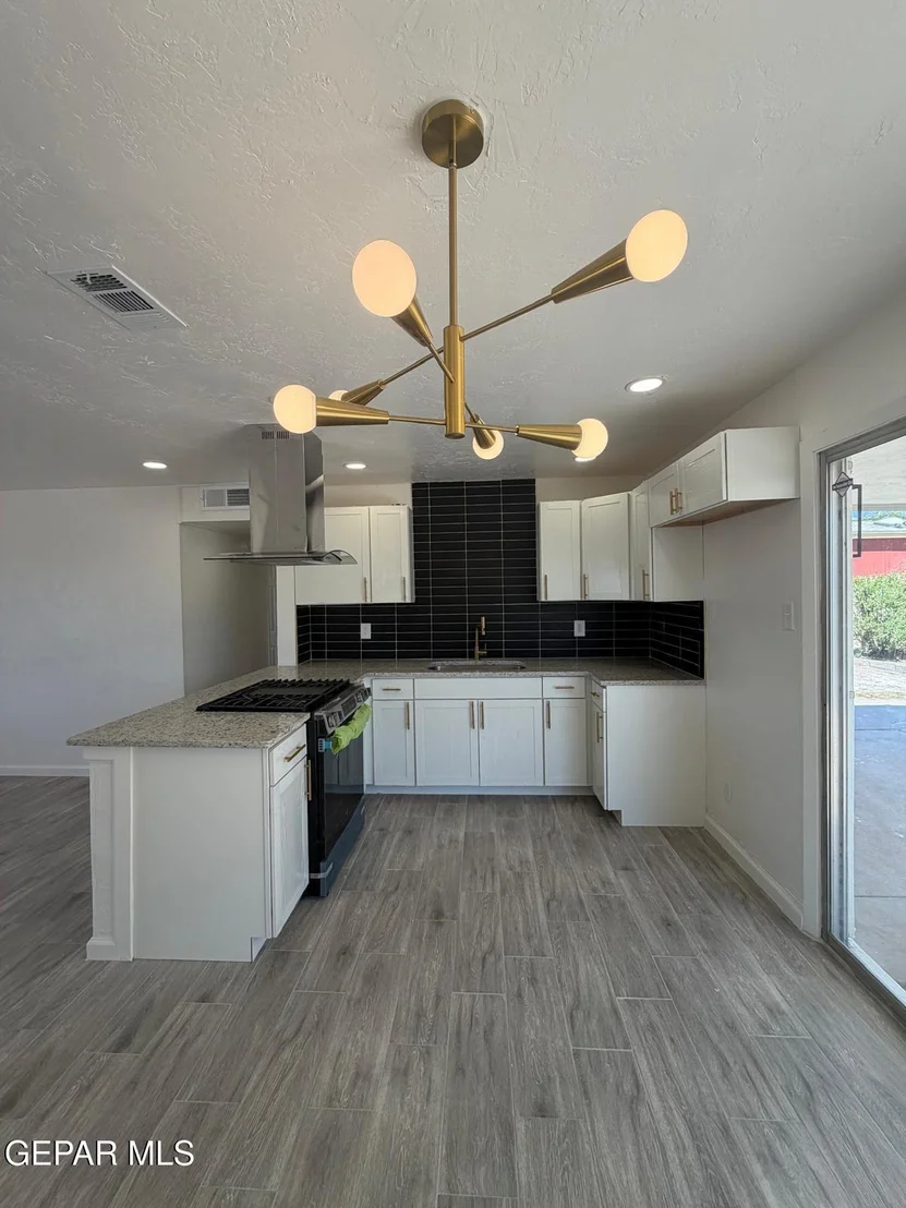 Photo of 6223 ALGONQUIN Road