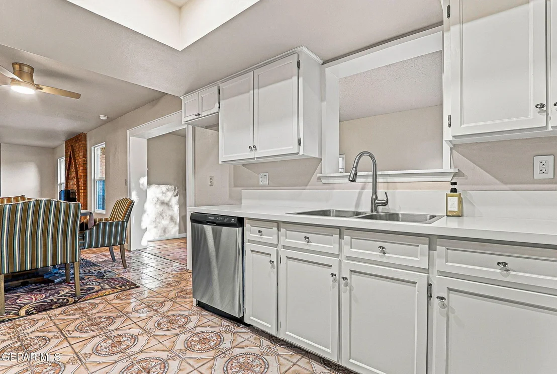 Photo of 220 SERRANIA Drive