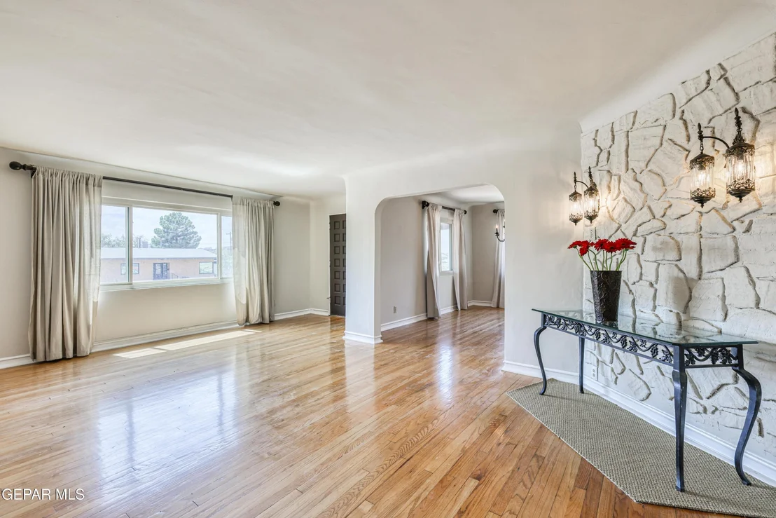 Photo of 825 Galloway Drive