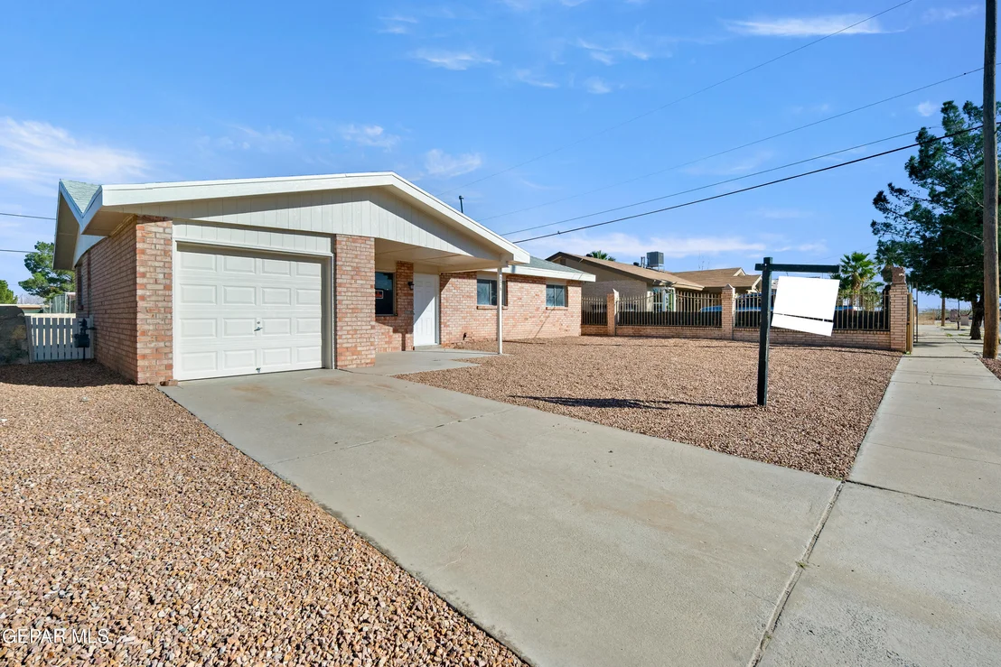 Photo of 276 ROMERIA Drive