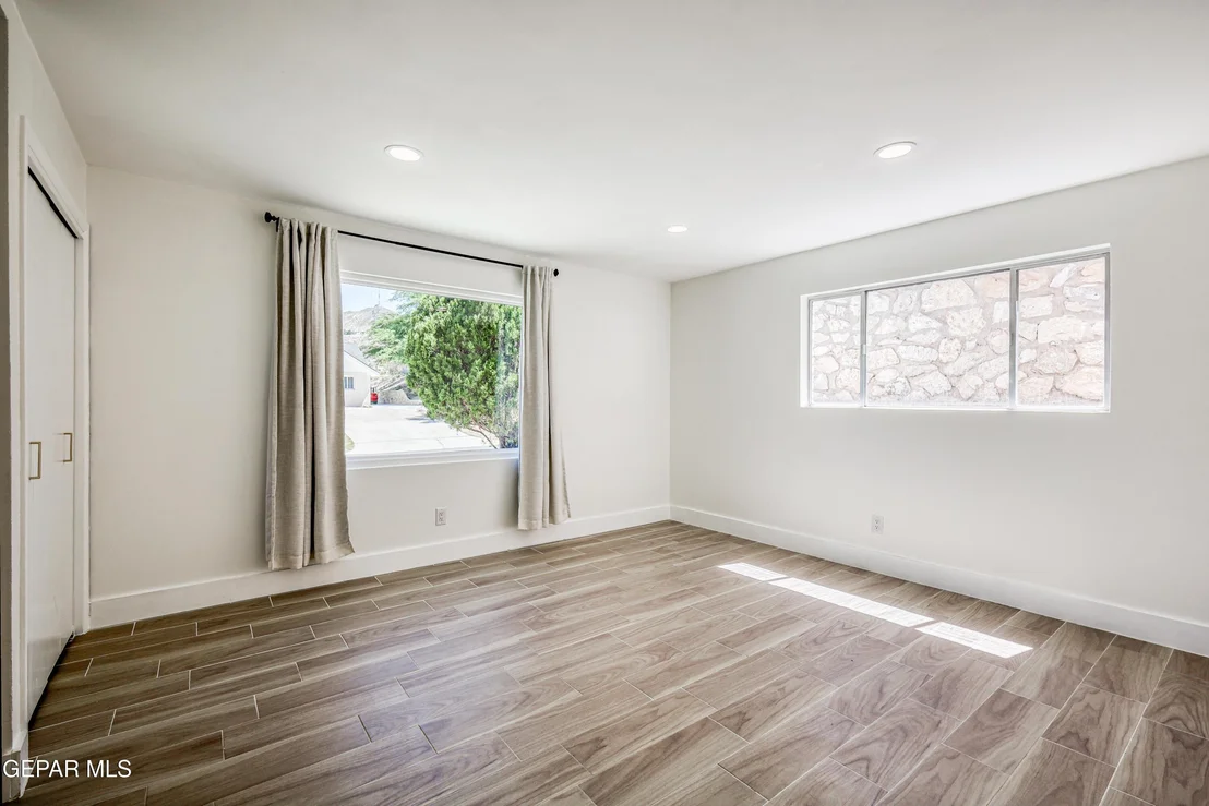 Photo of 704 MCKELLIGON Drive
