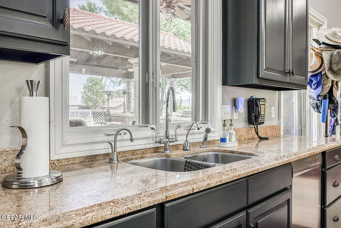Photo of 656 COX Road