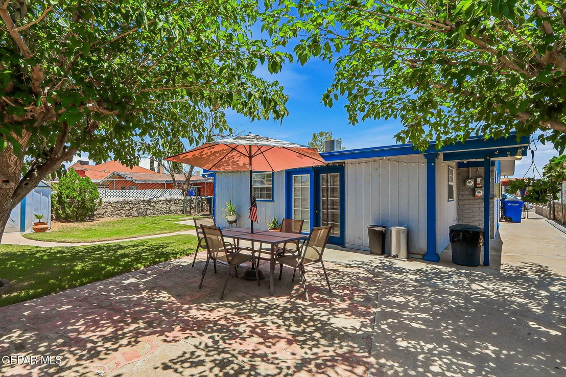 Photo of 323 VALLE SERENO Drive