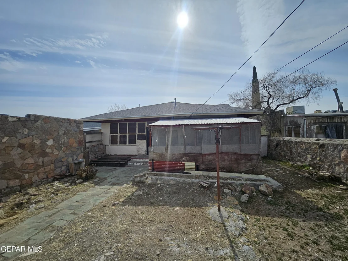 Photo of 3425 MOREHEAD Avenue