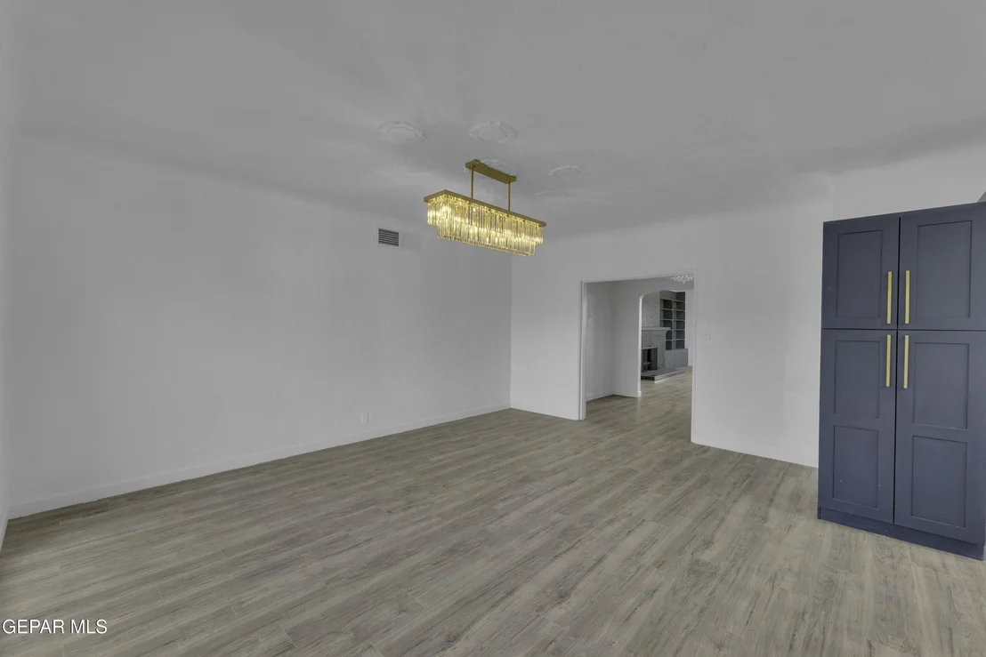 Photo of 2500 HAWLEY Circle