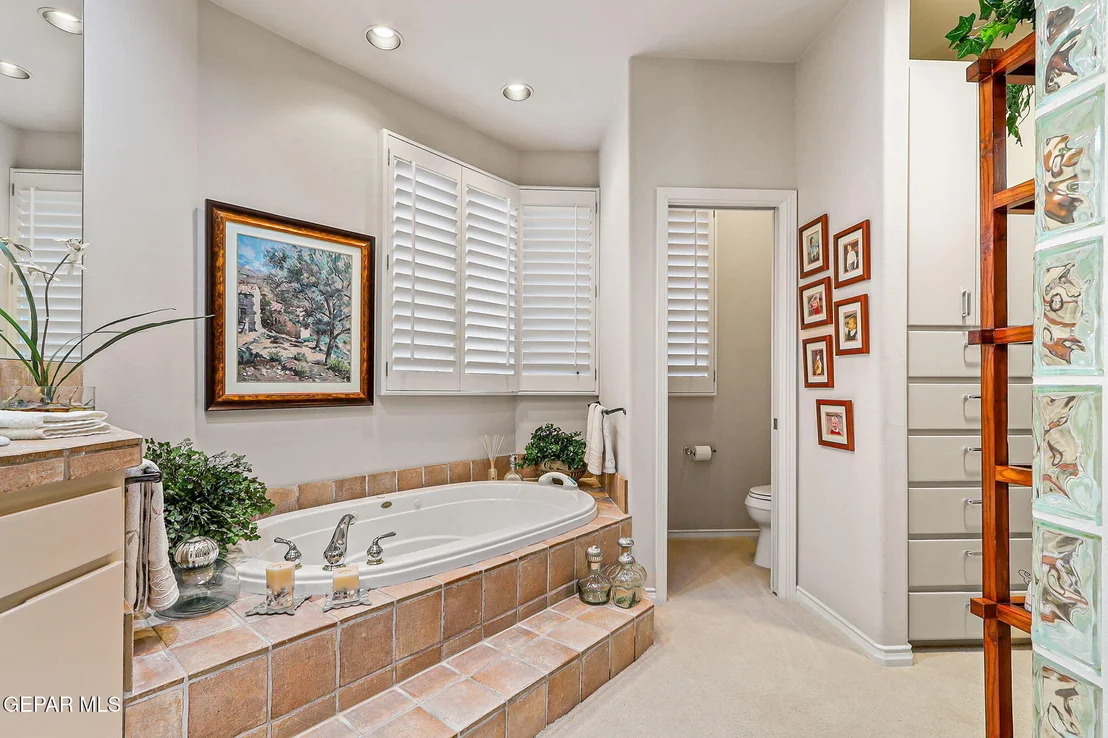 Photo of 1039 LOS JARDINES Circle