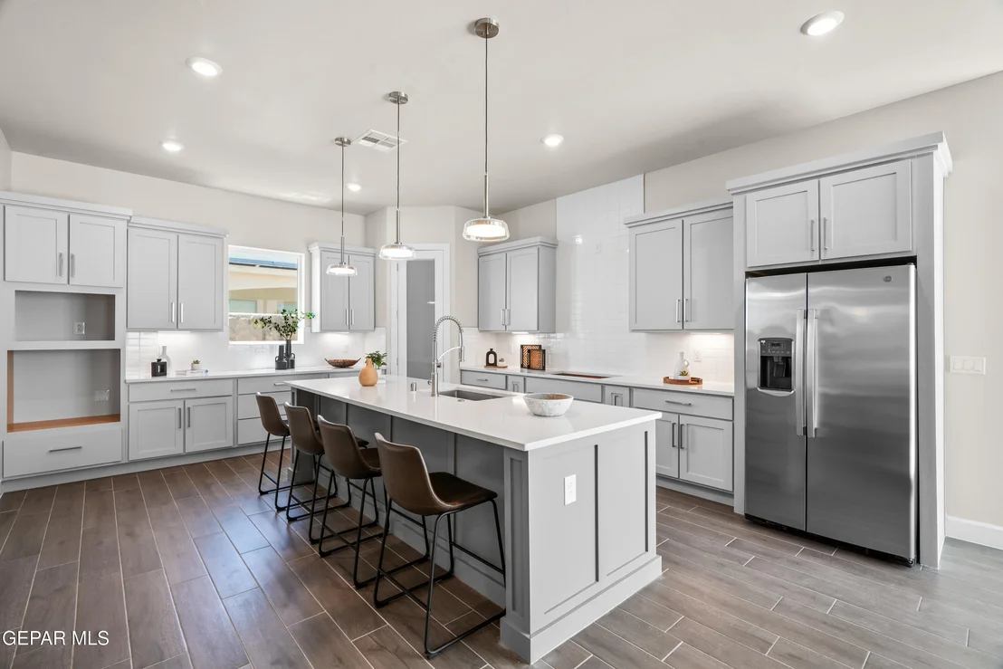 Photo of 808 Fairford Place
