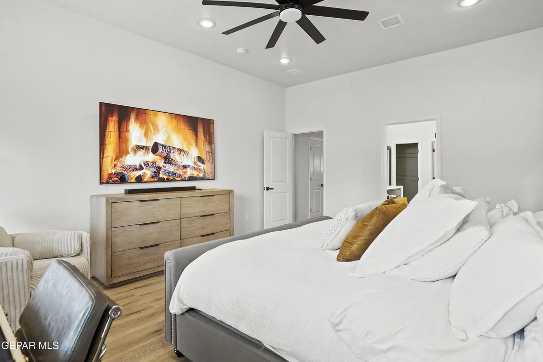 Photo of 5500 VALLEY OAK Drive