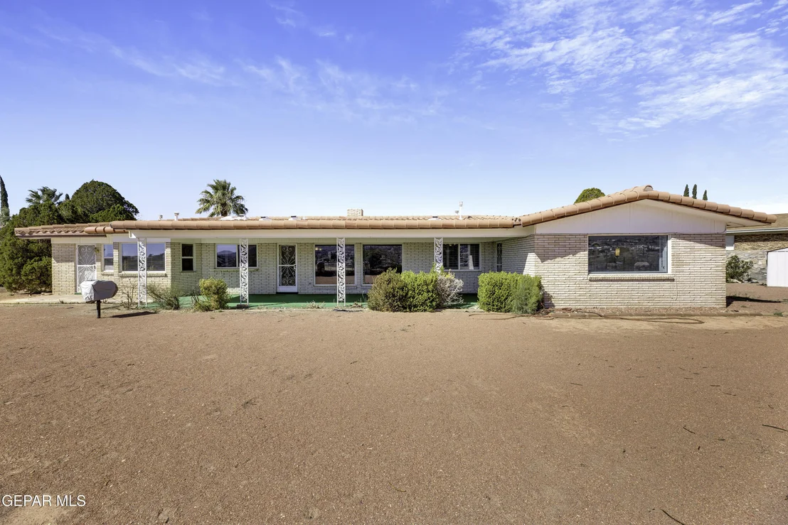 Photo of 612 SOMERSET Drive