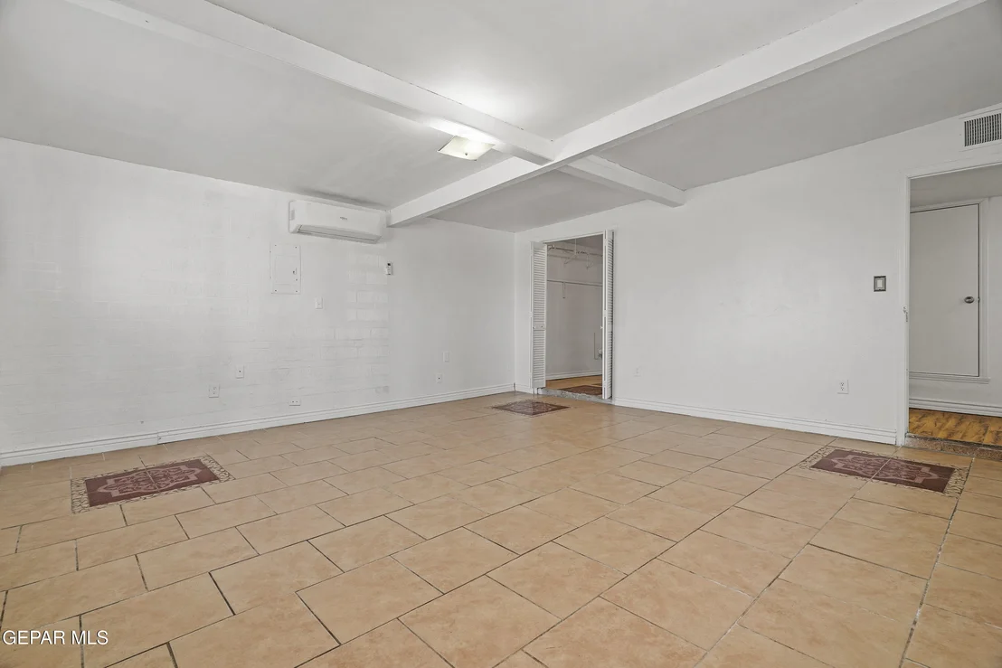 Photo of 4721 MAUREEN Circle