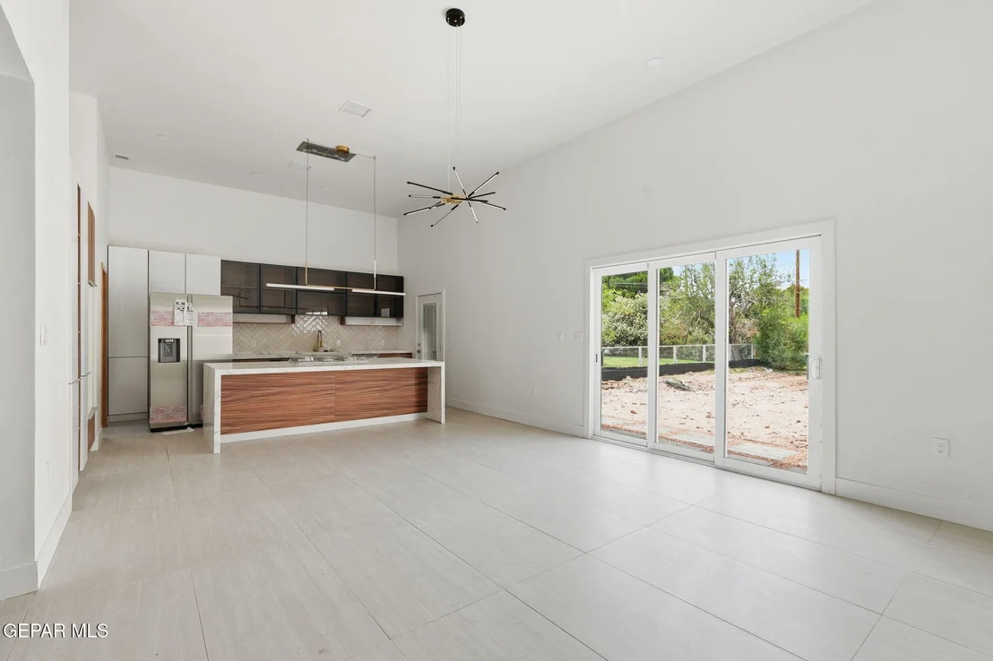 Photo of 115 BIRD Avenue