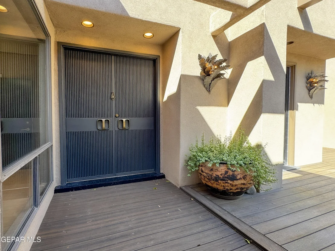 Photo of 1114 Los Jardines Circle