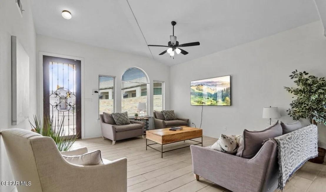 Photo of 528 CEDARWOOD Drive