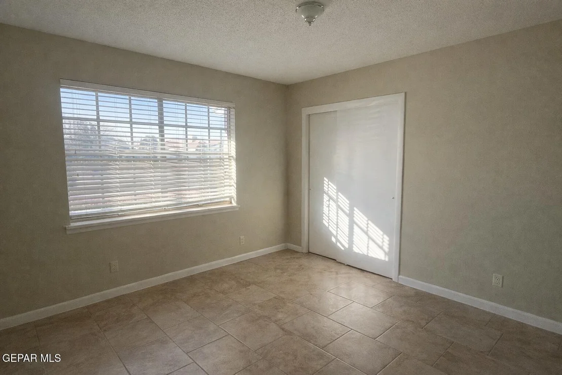 Photo of 2424 KILMARNOCK Drive
