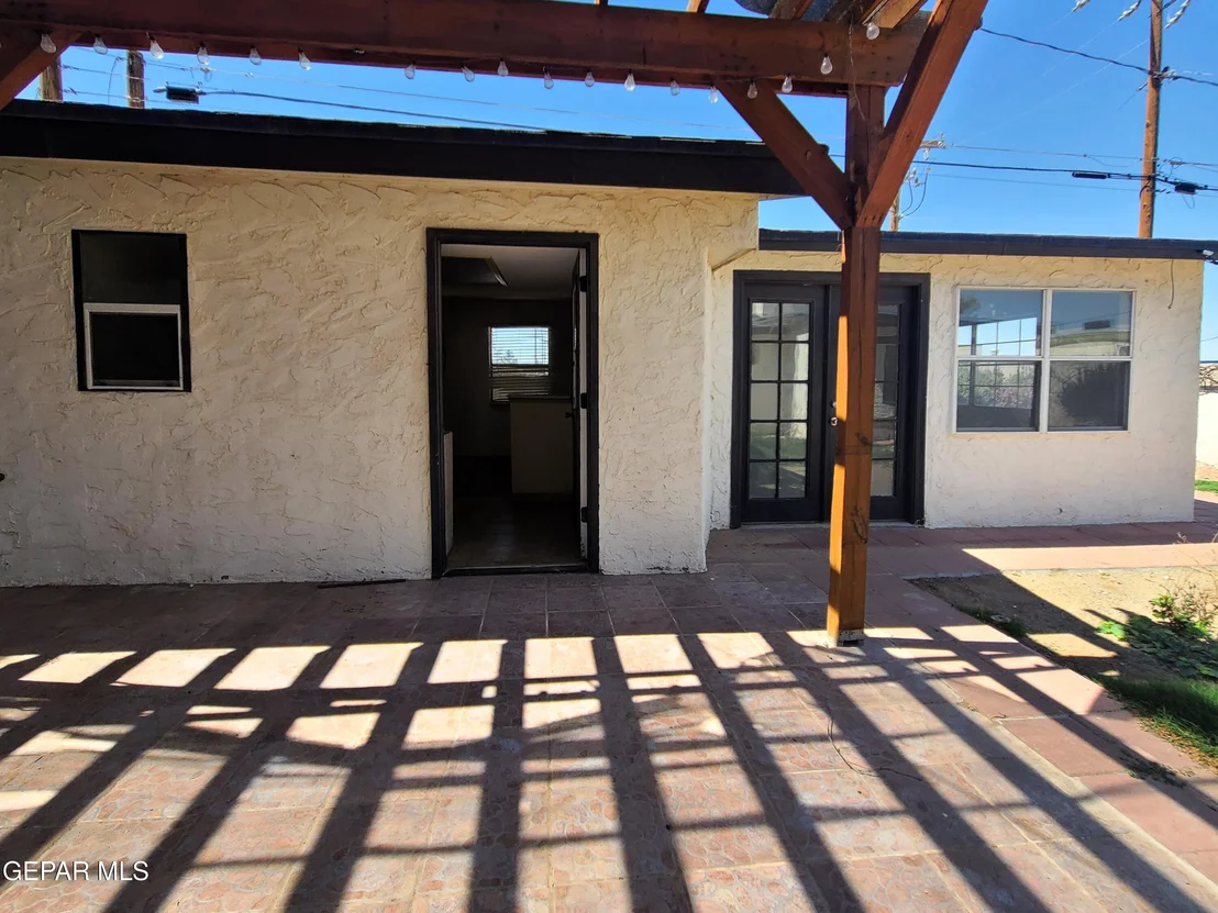 Photo of 1714 BANKER Road