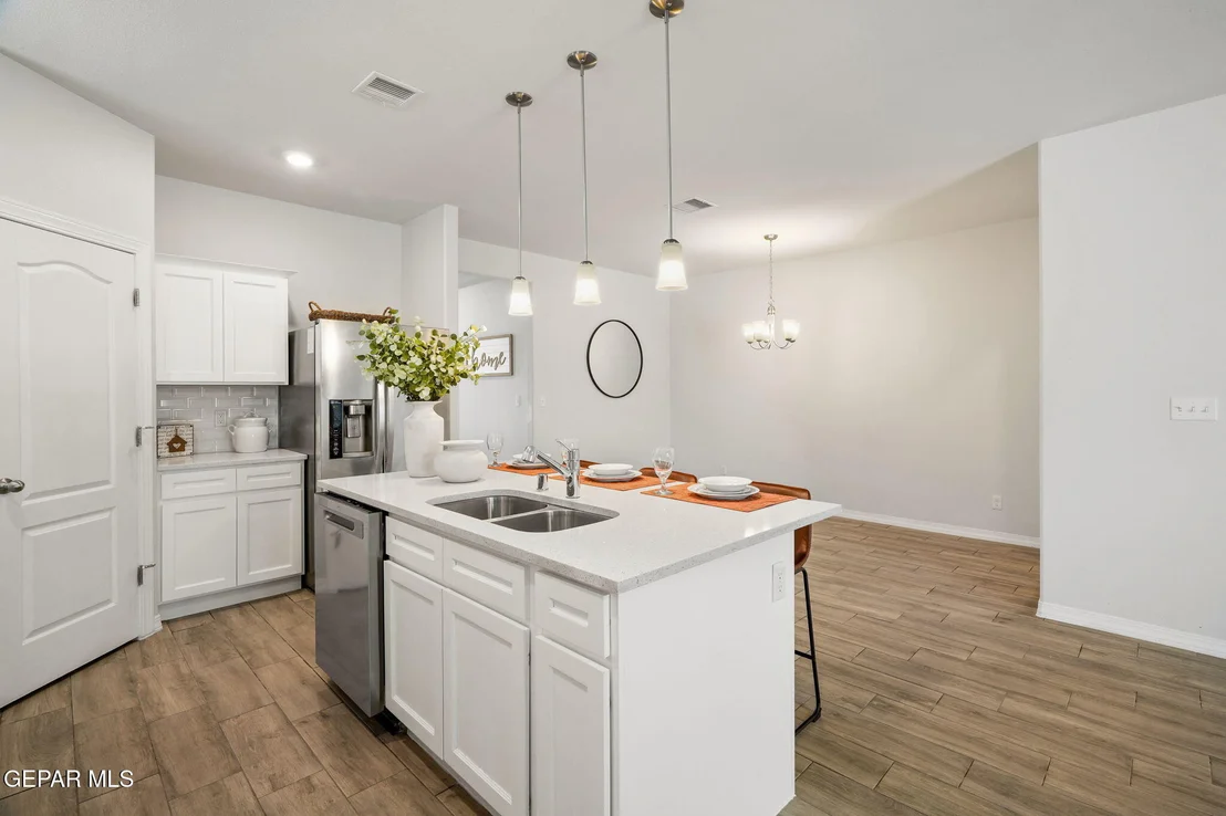 Photo of 913 Airship Place