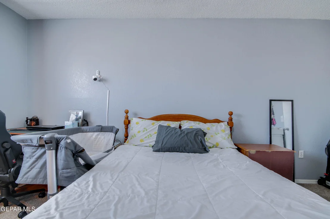 Photo of 5629 LONGVIEW Circle