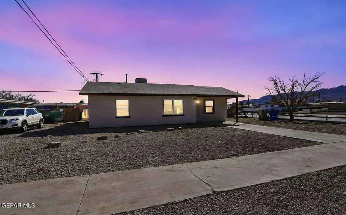Photo of 5000 MEADE Court