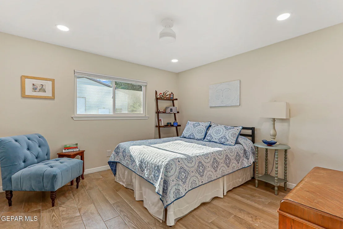 Photo of 717 LIVE OAK Drive