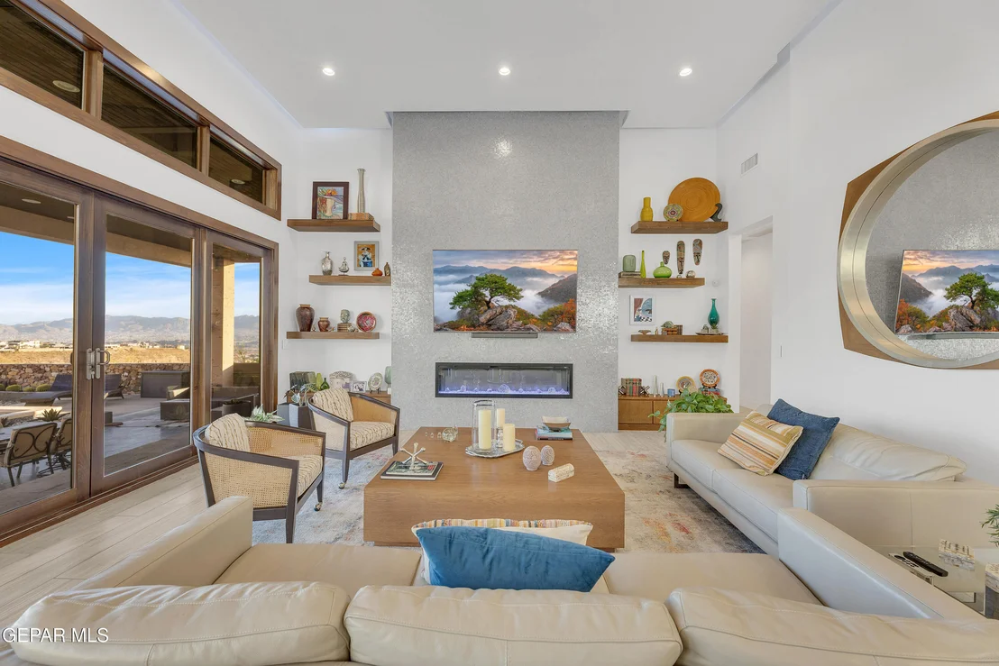 Photo of 386 ROCKY POINTE Drive