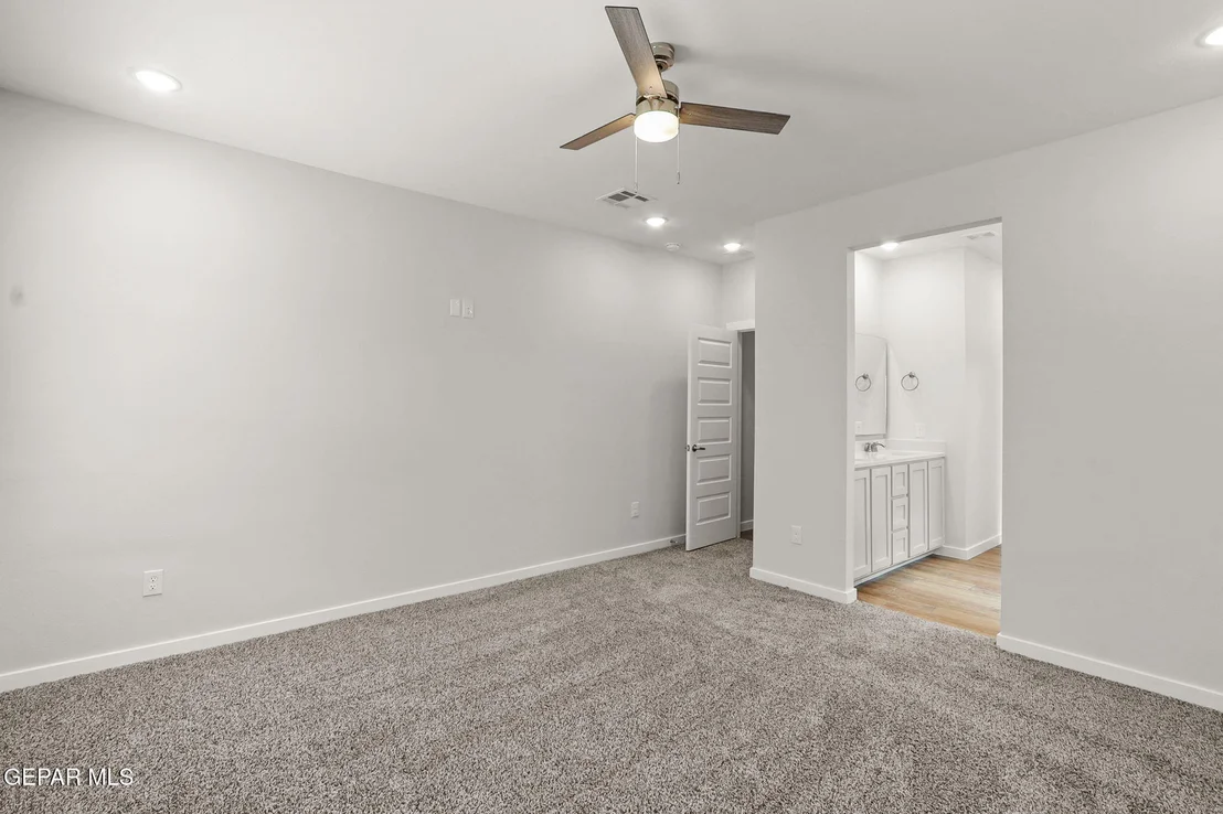 Photo of 521 OSIER Drive