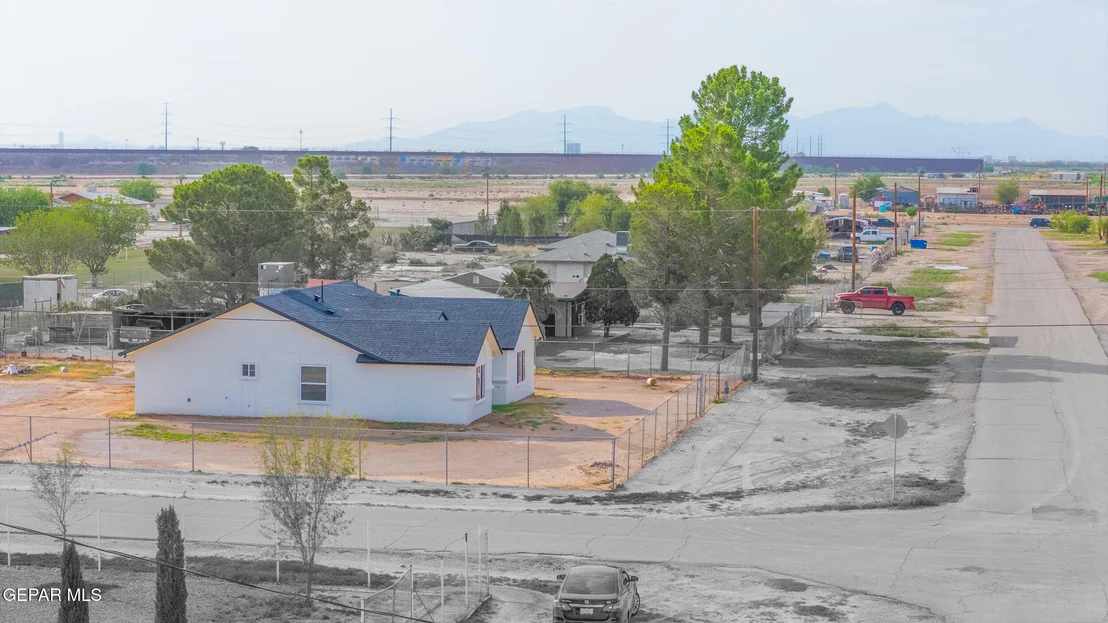 Photo of 11571 Riverside Road