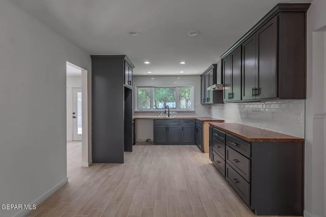 Photo of 730 MONTCLAIR Drive