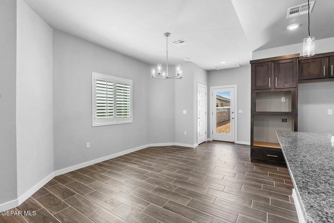 Photo of 937 Nayland Place