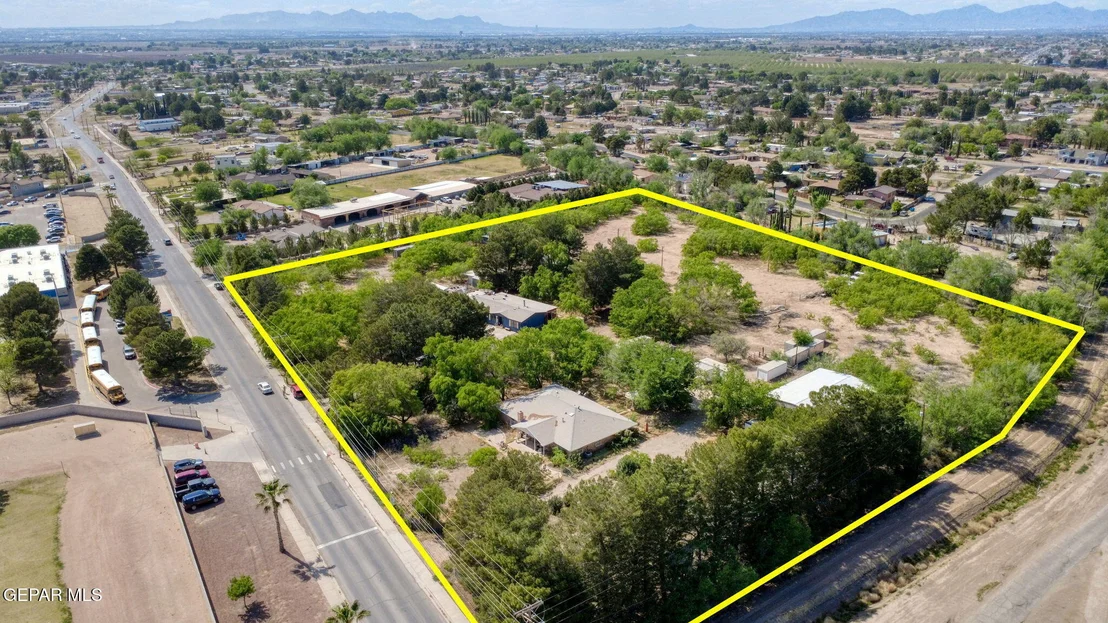 Photo of 587 BAUMAN Road