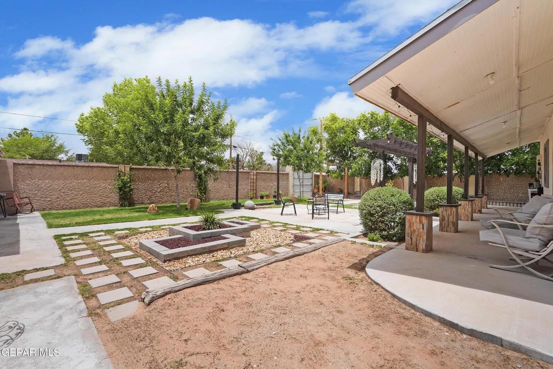 Photo of 731 PLAZER Place