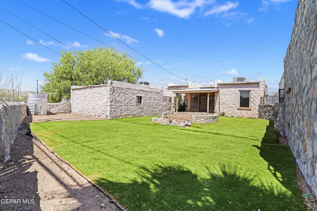 Photo of 810 MESITA Drive