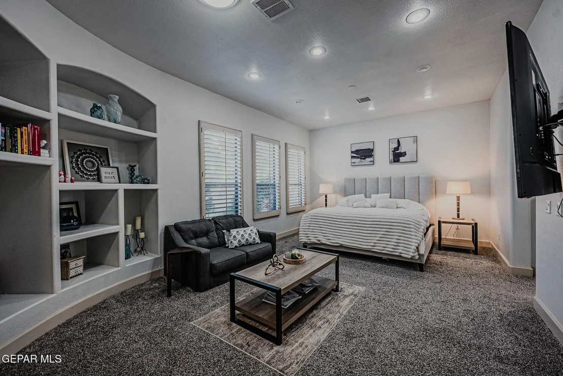 Photo of 6236 FRANKLIN HAWK Avenue