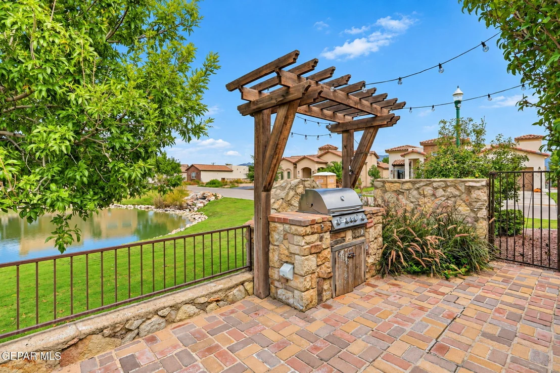 Photo of 5617 RIVER RUN Street