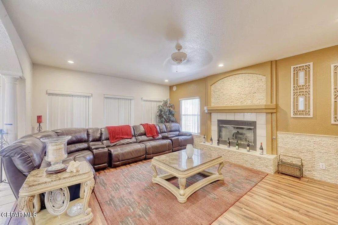 Photo of 1361 GATE Place