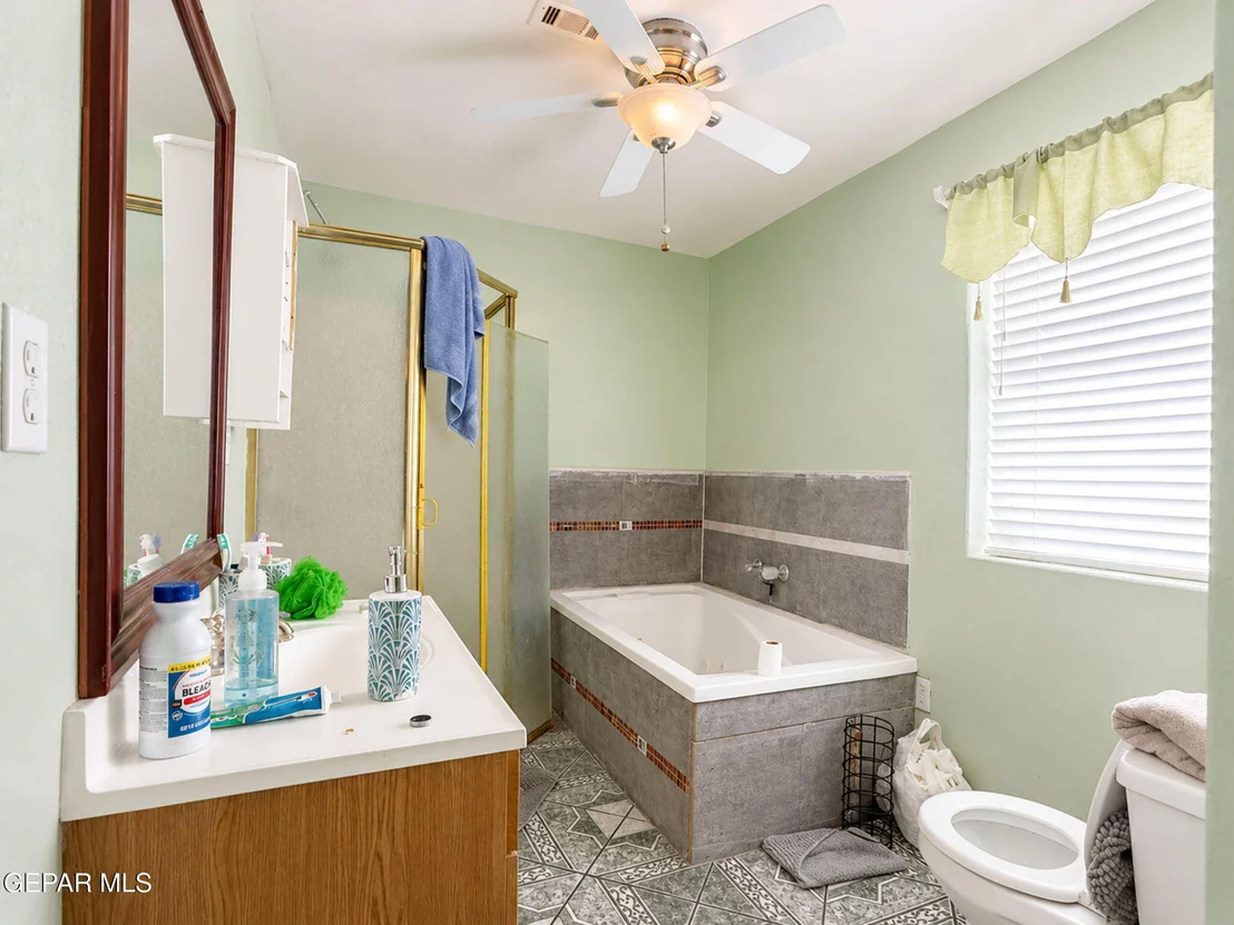 Photo of 1178 YANN Road