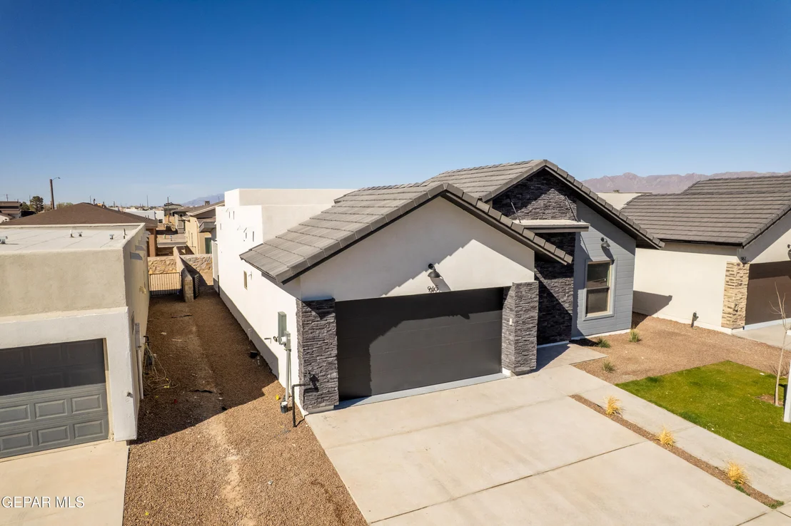 Photo of 965 Aqueduct Avenue