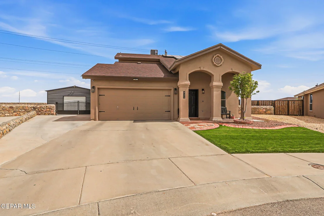 Photo of 825 Desert Moon Drive