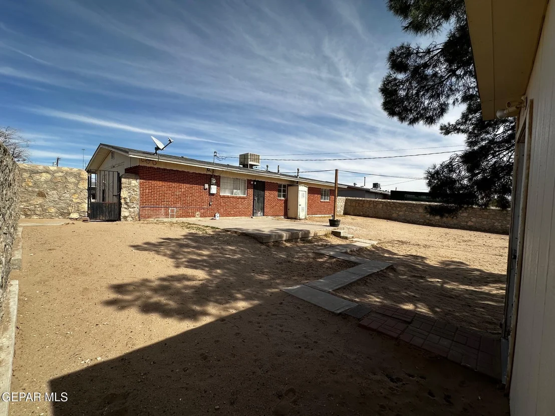 Photo of 8124 BURNHAM Road